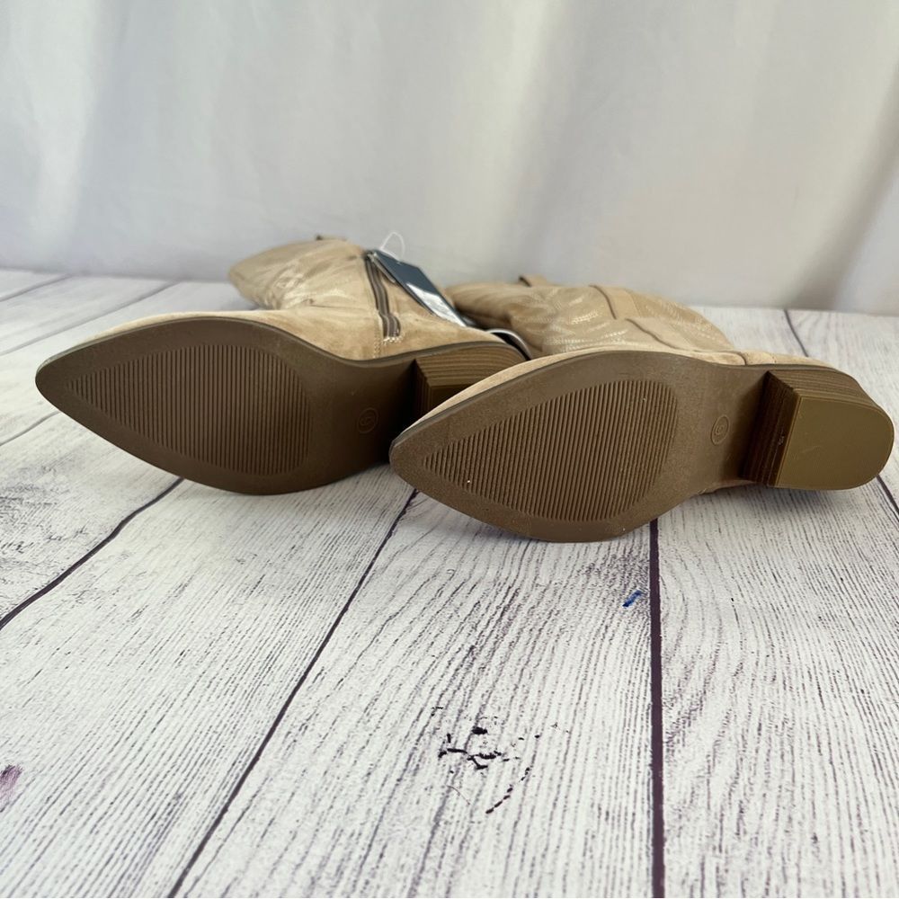 Universal Thread Sadie Boots in Tan Size 6 - Picture 7 of 8